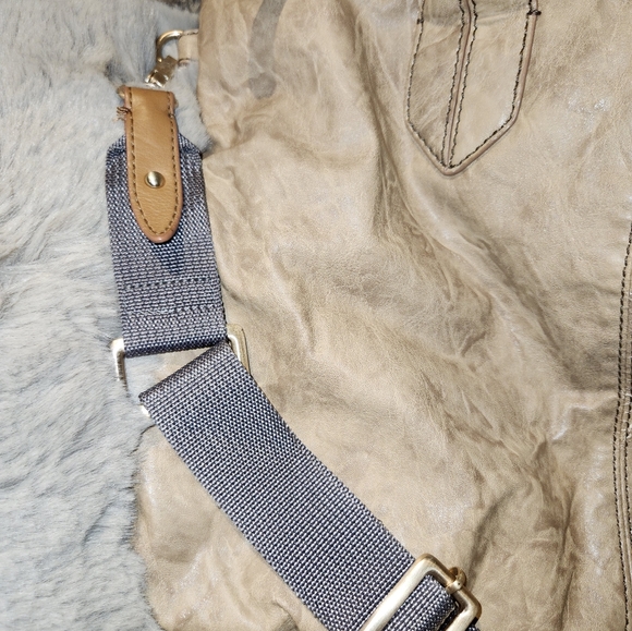 Gap distressed tote - Picture 4 of 5